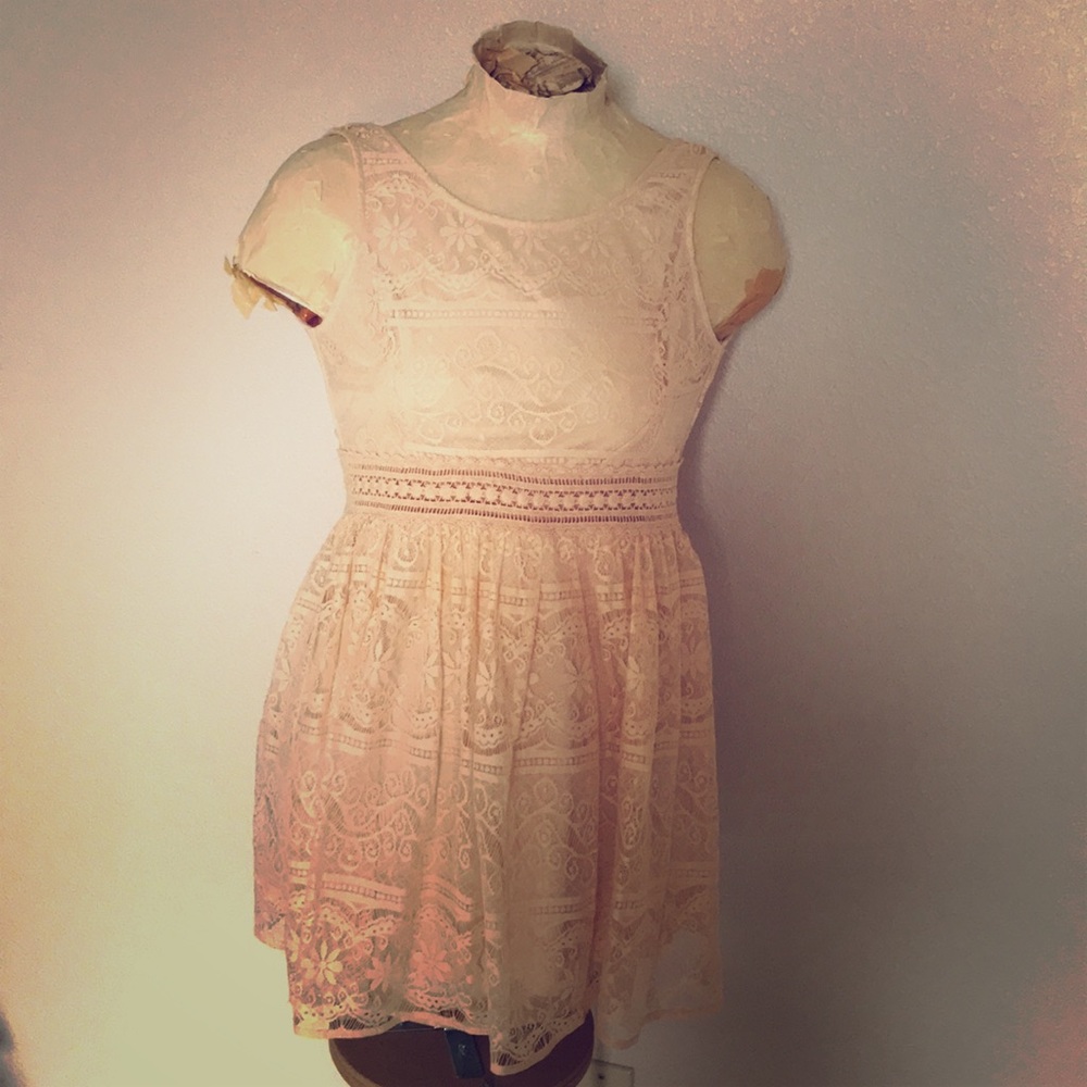 Sleeveless short lace dress.